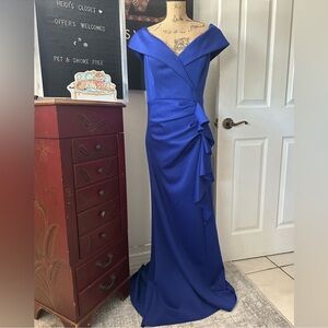 🆕Xscape Off Shoulder Gown